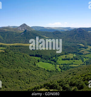 Vue depuis le Puy Griou, département du Cantal, Région Auvergne, France, Europe Banque D'Images