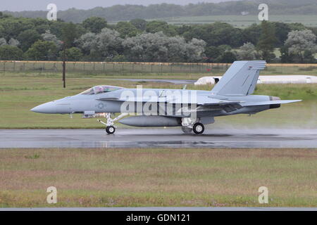 169119, un Boeing F/A-18E Super Hornet de l'US Navy, étapes par Prestwick en route pour l'affichage à Farnborough. Banque D'Images