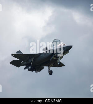 RAF F-32B fighter plane planer dans le ciel Banque D'Images