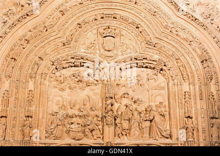 Salamanque, Espagne, Avril - 17, 2016 : La Nativité et trois mages relief sur le quartier gothique-baroque portail ouest de la cathédrale - Nouveau Banque D'Images