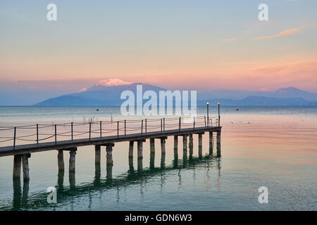 Paysage du Lac de Garde, vue à partir de Milan en Lombardie, Italie. Banque D'Images