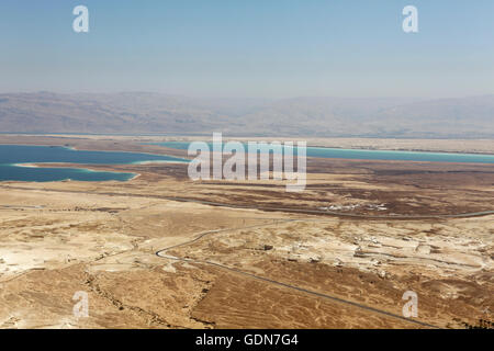 Vue sur la mer Morte, Israël comme vu de la montagne de Masada Banque D'Images