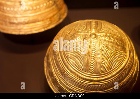 Deux tartessian casques d'or. Libre Banque D'Images