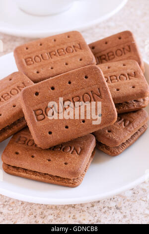 Biscuits Bourbon Bourbon ou une crème au chocolat rempli de biscuits britannique populaire Banque D'Images