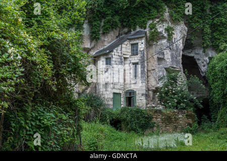 Caves troglodytes et maisons à Turquant, France Banque D'Images