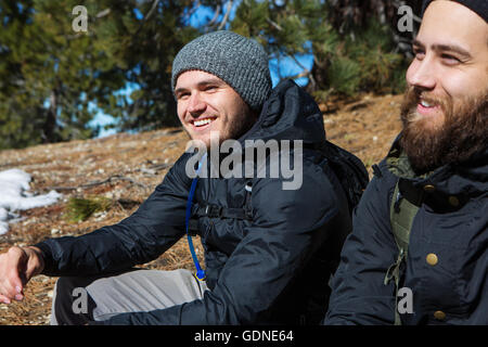 Les randonneurs se briser, Mount Baldy, Californie Banque D'Images