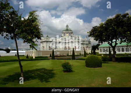 L'ancien Parlement dans le parc de Dusit Banglamphu dans dans la ville de Bangkok en Thaïlande en Southeastasia. Banque D'Images