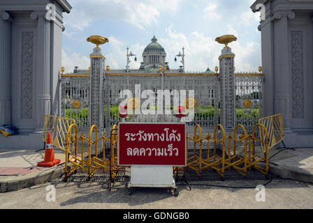 L'ancien Parlement dans le parc de Dusit Banglamphu dans dans la ville de Bangkok en Thaïlande en Southeastasia. Banque D'Images