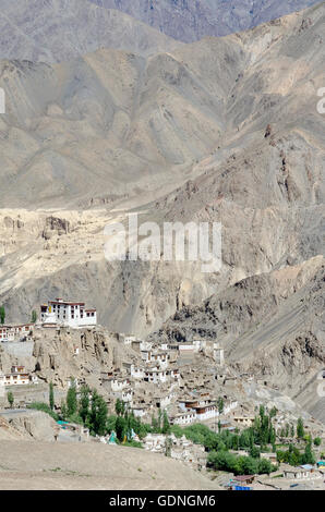 Monastère sur hill top, Lamayuru, près de Leh à Srinagar, Leh, Ladakh Road, le Jammu-et-Cachemire, en Inde. Banque D'Images