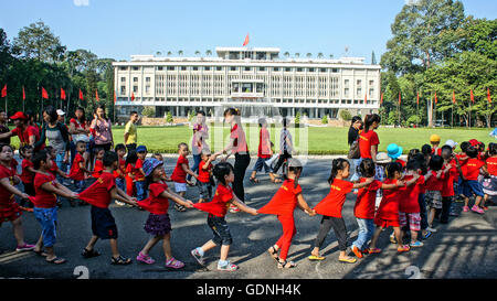 Des activités parascolaires, de l'éducation préscolaire, l'enfant dans la construction de l'équipe de l'indépendance à Green Park Palace Banque D'Images