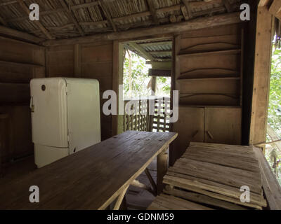 La cuisine à l'intérieur de Casa de Fidel Castro, au camp rebelle créé en 1958, connu sous le nom de la Comandancia de la Plata, dans la Sierra Mae Banque D'Images