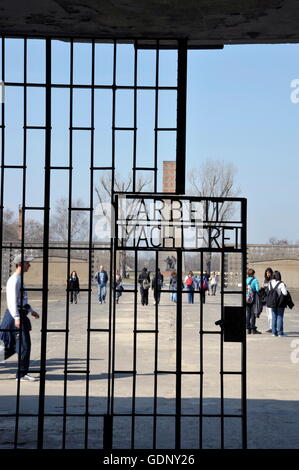 La géographie, l'Allemagne, Brandebourg, Oranienburg, camp de concentration Sachsenhausen, Memorial Place, entrée avec porte 'Arbeit macht frei', (apporte la liberté de travail, Additional-Rights Clearance-Info)--Not-Available Banque D'Images