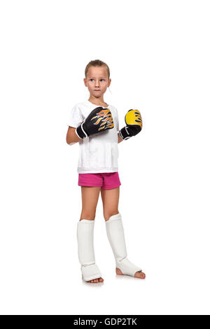 Petite fille kid se battre avec des gants de boxe thaï Banque D'Images