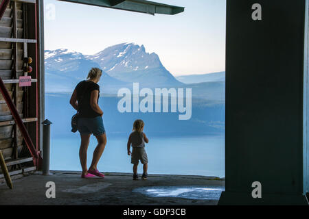 La mère et l'enfant d'ossature, à la recherche de station du funiculaire Banque D'Images