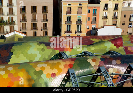 Toit du marché de Santa Caterina par Enric Miralles et Benedetta Tagliabue. Dans l'Avenue Francesc Cambó, Barcelone, Espagne Banque D'Images