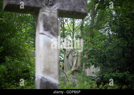 Le Cimetière de Highgate, soft focus sur les en premier plan. Banque D'Images