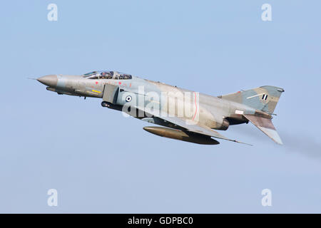 Hellenic Air Force F-4F Phantom II (AUP) en action sur la Grèce au cours de l'exercice international Iniohos 2016. Banque D'Images