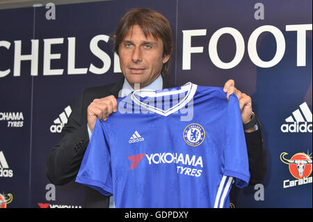 Antonio Conte a dévoilé que le nouveau manager de Chelsea Football Club, le stade de Stamford Bridge, London UK Banque D'Images