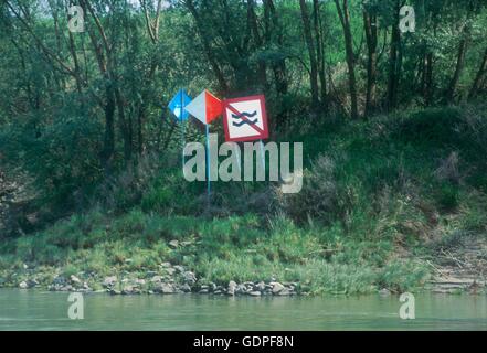 L'Italie, système de signes pour la navigation sur le fleuve Po Banque D'Images