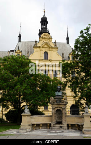 Vitezslav Halek memorial à l'extérieur de la nouvelle mairie (Novometska radnice) près du centre de Prague (Praha) en République tchèque. Banque D'Images