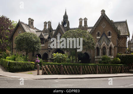 Entrée principale de Holly Village de Highgate Londres, construit en 1865 par le philanthrope victorien La Baronne Burdett-Coutts. Banque D'Images