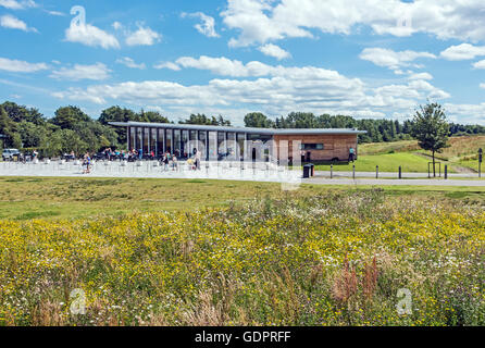 Le nouveau centre d'accueil et café à l'Hélix Le Kelpies park à Falkirk en Écosse Banque D'Images