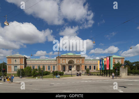 Copenhague, Danemark - Juillet 19, 2016 : les gens sur leur façon de la National Art Gallery Banque D'Images