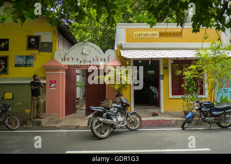 Une rue typique cafe à Pondichéry. Banque D'Images