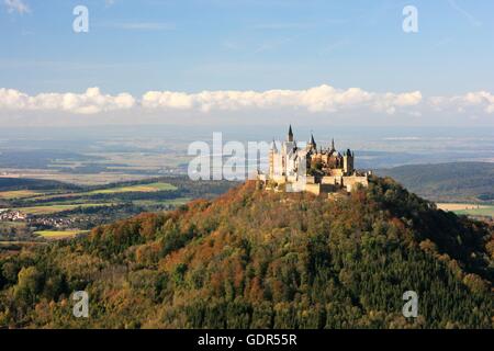 Géographie / voyage, Allemagne, Bade-Wurtemberg, le Château de Hohenzollern, vue de Zeller Horn, près de Hechingen, Additional-Rights Clearance-Info-Not-Available- Banque D'Images