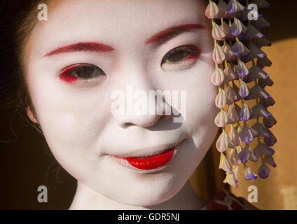 Portrait of a 16 ans appelé maiko chikasaya, région du Kansai, Kyoto, Japon Banque D'Images