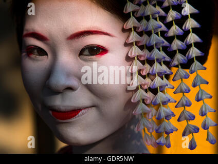 Portrait of a 16 ans appelé maiko chikasaya, région du Kansai, Kyoto, Japon Banque D'Images