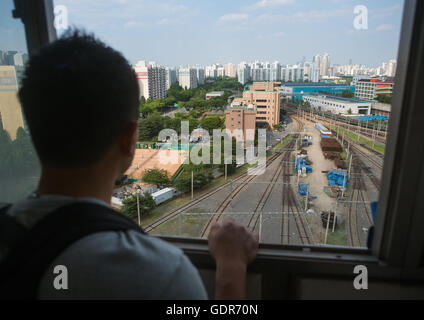 Transfuge nord-coréen joseph park dans son ancien appartement à yangcheong à la recherche à l'atelier de maintenance ferroviaire, région de la capitale nationale, Séoul, Corée du Sud Banque D'Images