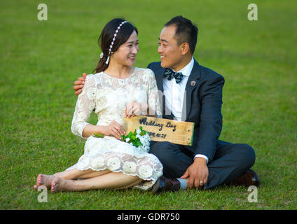 Transfuge nord-coréen joseph park avec sa fiancée sud-coréen appelé juyeon en parc imjingak, Sudogwon, Paju, Corée du Sud Banque D'Images