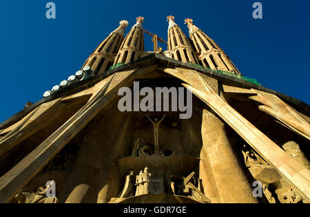 Barcelone, La Sagrada Familia : façade de la Passion Banque D'Images