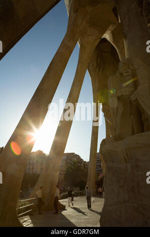 Barcelone, La Sagrada Familia : façade de la Passion Banque D'Images