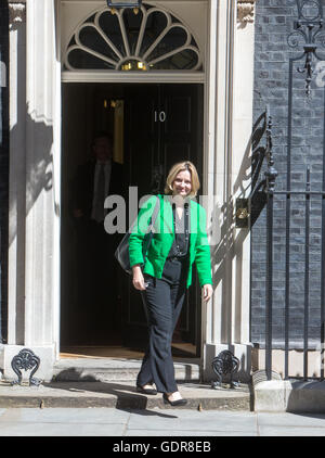 Secrétaire d'accueil Orange,Rudd, quitte Downing Street après une réunion du Cabinet Banque D'Images