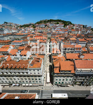 Vue du célèbre ascenseur Elevador Portugal do Município ou Elevador da Biblioteca et Elevador de S. Julião de la vieille ville, Banque D'Images