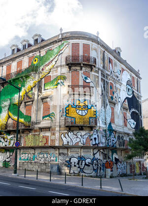 Façade peinte avec un crocodile une maison à Lisbonne, Lisbonne, Lisbonne, Portugal, Europe, voyage, photographie de voyages Banque D'Images