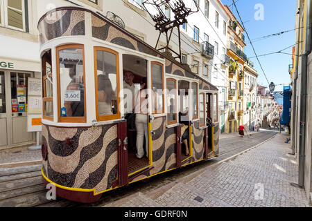 Funiculaire Elevador da Gloria cabine d'un tramway entre la Baixa et Chiado, le plus élevé, Lisbonne, Lisbonne street Banque D'Images