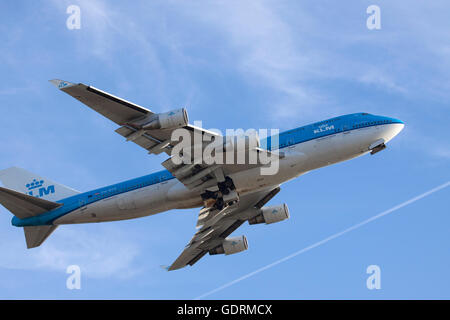 Amsterdam, Pays-Bas - 18 février 2015 : boeing 747 a décollé de la piste de l'effacement de schiphol sa destination Banque D'Images