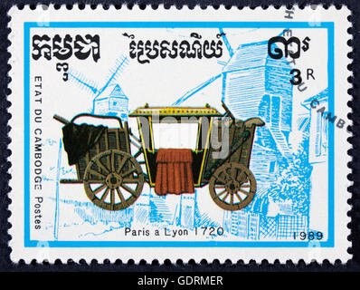 Cambodge - circa 1989 un timbre imprimé dans le Cambodge de la question démontre des entraîneurs entraîneur mail Léger, 1805, vers 1989. Banque D'Images
