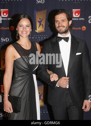 Le prince Carl Philip de Suède avec sa future épouse Sofia Hellqvist au Gala sport suédois Banque D'Images