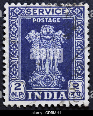Inde - circa 1967 : timbre imprimé en Inde montre quatre lions indiens capitale du pilier d'Ashoka, sans inscription, à partir de la ser Banque D'Images