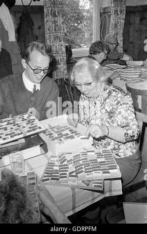 'Collectors se réunir à leurs ''Zuccurboerse'' (échange de sucre), 1972' Banque D'Images