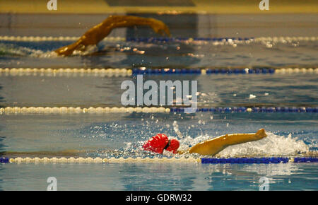 Le sport paralympique de natation athlètes qui représenteront le Brésil, la formation pour les Jeux Paralympiques de 2016 CTPB situé sur la route Imigrantes, Km 1,5 en S ?o Paulo le matin du mercredi (20). Banque D'Images