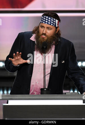 Cleveland, États-Unis. 18 juillet, 2016. Willie Robertson de Duck Dynasty parle lors de la Convention nationale républicaine de 2016 tenue à la Quicken Loans Arena de Cleveland (Ohio) le lundi 18 juillet 2016. Credit : Ron Sachs/CNP (restriction : NO New York ou le New Jersey Journaux ou journaux dans un rayon de 75 km de la ville de New York) - AUCUN FIL SERVICE - © dpa/Alamy Live News Banque D'Images