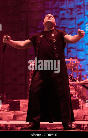 Chicago, Illinois, USA. 16 juillet, 2016. Le chanteur David Draiman de troublé effectue live au Toyota Park de Chicago pendant l'Open Air Music Festival à Chicago, Illinois © Daniel DeSlover/ZUMA/Alamy Fil Live News Banque D'Images