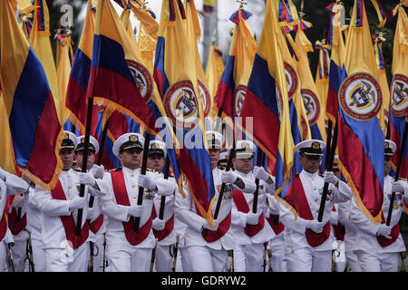 Bogota, Colombie. 20 juillet, 2016. Les membres de l'armée colombienne prendre part à un défilé militaire au cours d'une célébration du 206e anniversaire de l'indépendance, à Bogota, Colombie, le 20 juillet 2016. Credit : Jhon Paz/Xinhua/Alamy Live News Banque D'Images