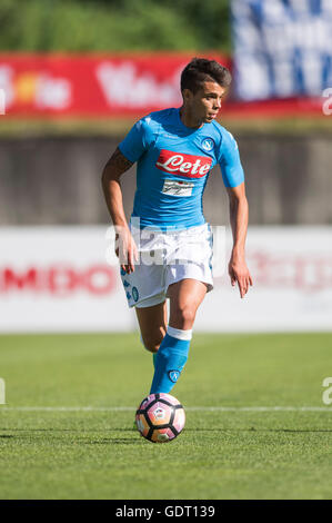 Dimaro, Italie. 18 juillet, 2016. Alberto Grassi (Napoli) Football/soccer : pré-saison match amical entre SSC Napoli 10-0 Anaune Val di Non à Dimaro Stadium à Dimaro, Italie . © Maurizio Borsari/AFLO/Alamy Live News Banque D'Images