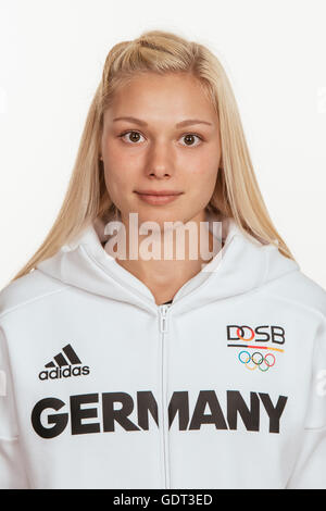 Lisa Mayer pose à un photocall lors des préparatifs pour les Jeux Olympiques de Rio au Emmich Cambrai Barracks à Hanovre, Allemagne, prise le 20/07/16 dans le monde d'utilisation | Banque D'Images